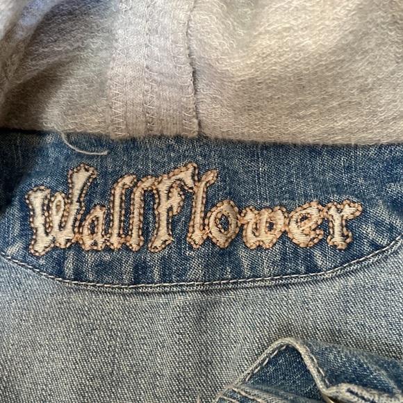Wallflower Girls Hooded Sleeveless Distressed Denim Jacket M Preowned - Picture 9 of 10